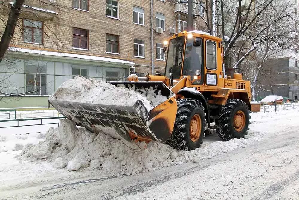 Фронтальный погрузчик Амкодор 332в уборка снега. Амкодор трактор снегоуборочный. Погрузчик Амкодор уборка снега. Амкодор 371. Аренда трактора снег