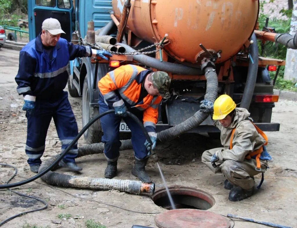 Ремонтные работы водоканала. Водопроводно-канализационное хозяйство. Водоканал. Водоканал фото. Городской Водоканал.