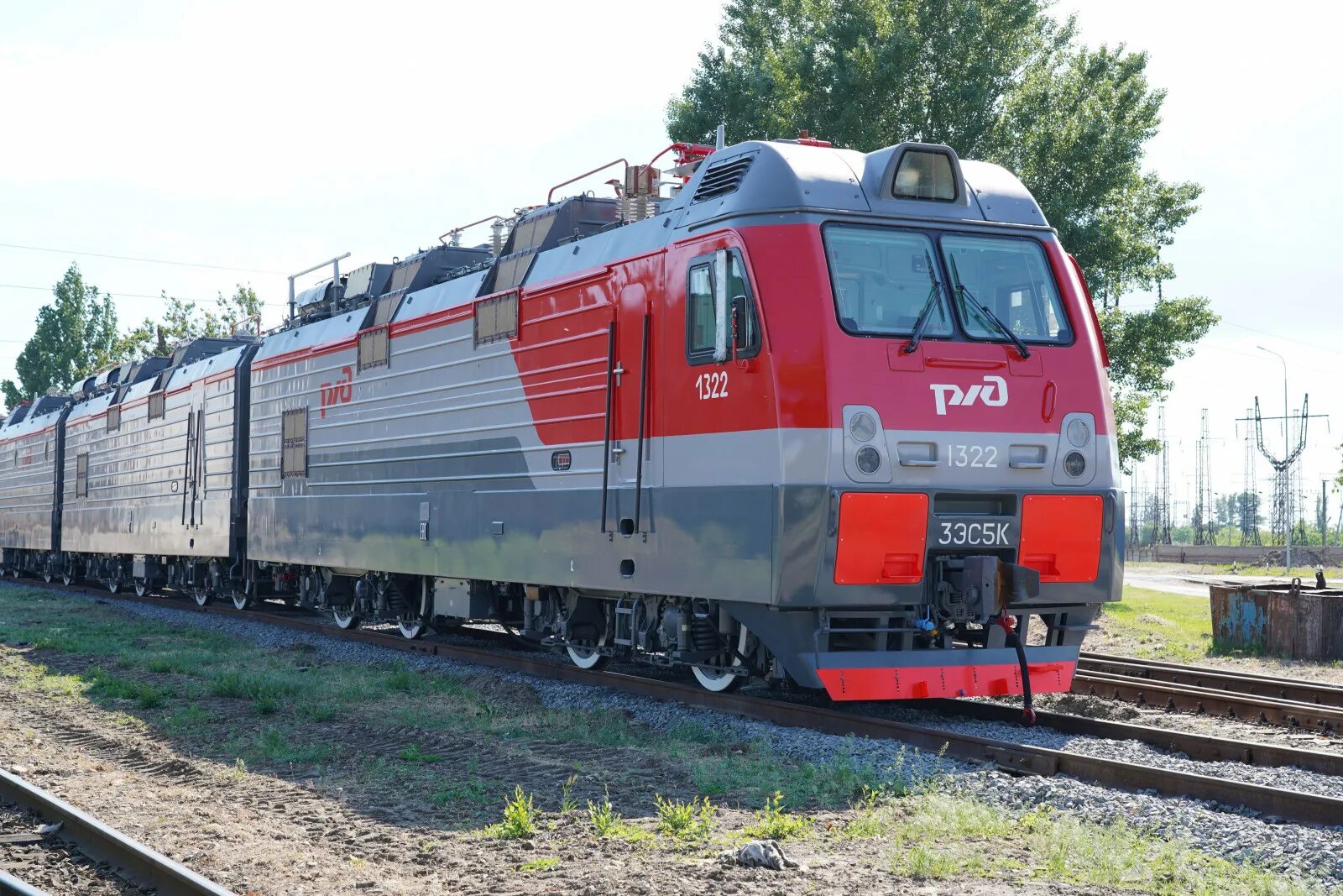 Ржд новочеркасск телефон. Новые локомотивы РЖД 2022. Новый тепловоз РЖД 2022. Локомотив Новочеркасск.