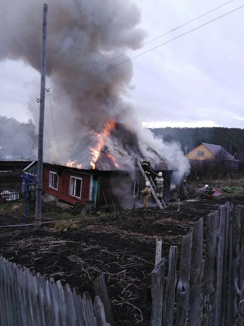 Погода в красноуфимске на сегодня. Пожар в Красноуфимске. Красноуфимский район пожары. Пожар в Ачитском районе Свердловской области. Пожары в Красноуфимске на сегодняшний день.