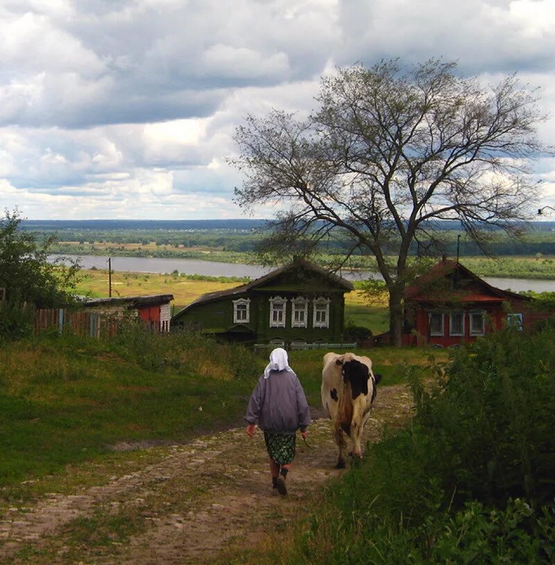 Песня ее всей деревней но в городе