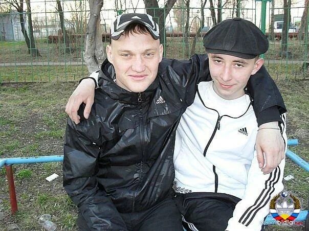 Гопники не знали что парень будущий. Два гопника. два друга гопника. друзья гопники. парни с района.