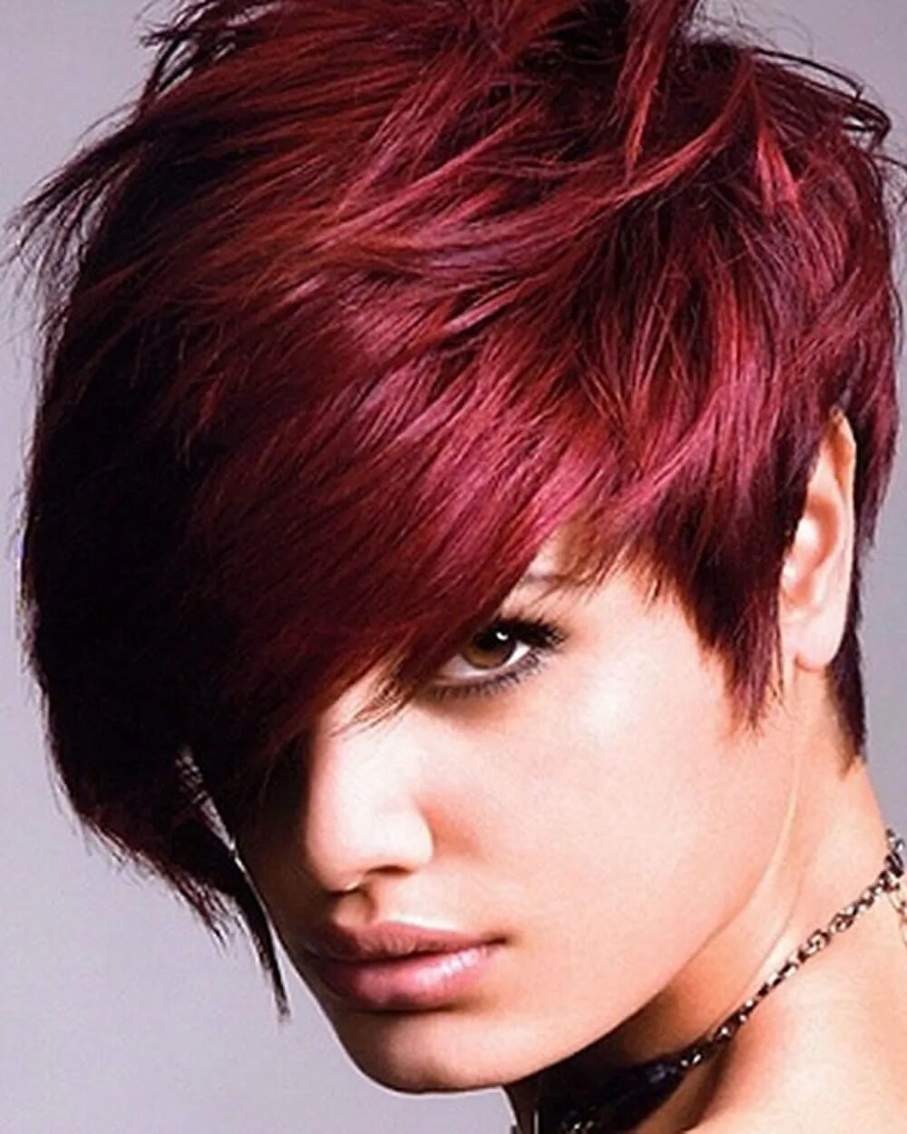 Стрижка шапочка удлиненная. Короткая стрижка женская красные волосы. Прическа летняя вишня. Короткие стрижки на рыжие волосы. Стрижка на короткий волос на зиму для женщин.