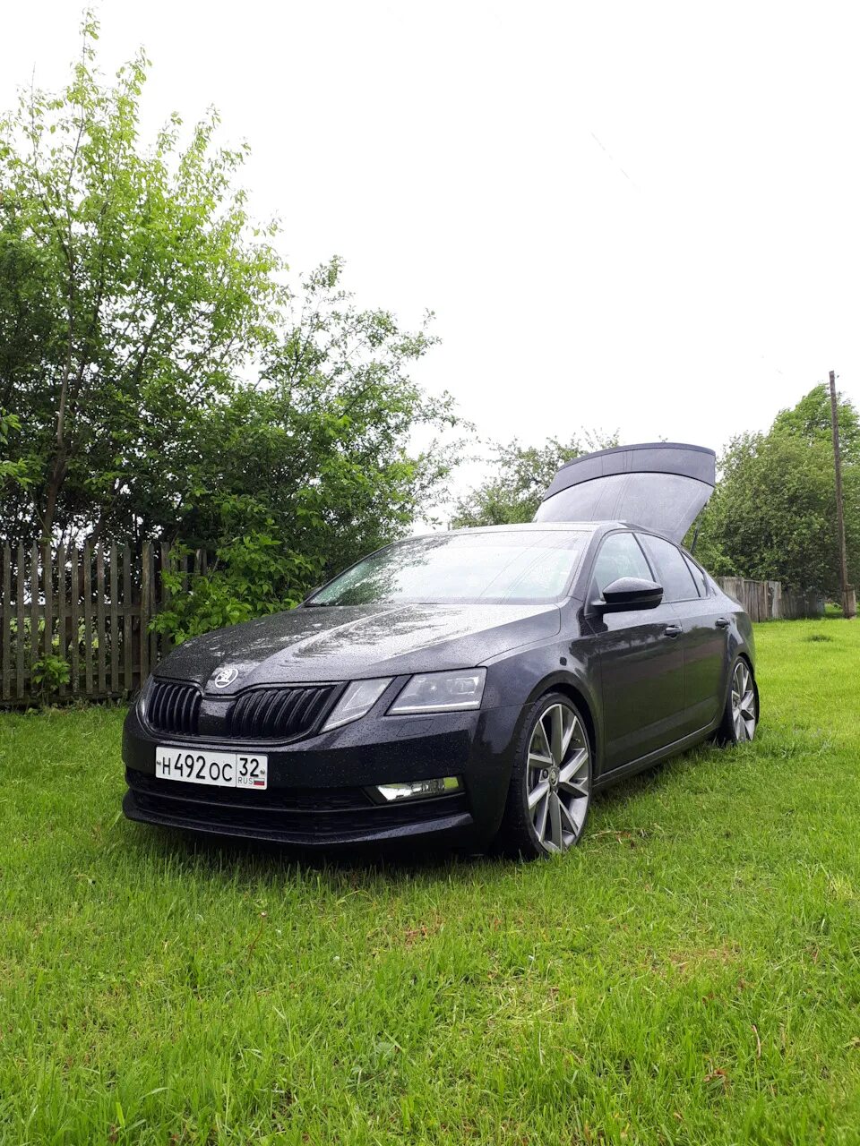 Skoda octavia a7 black. Skoda Octavia a7 черная. Škoda Octavia a7 черная. Skoda Octavia a7 1.8.