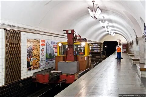 Станция метро суворовская