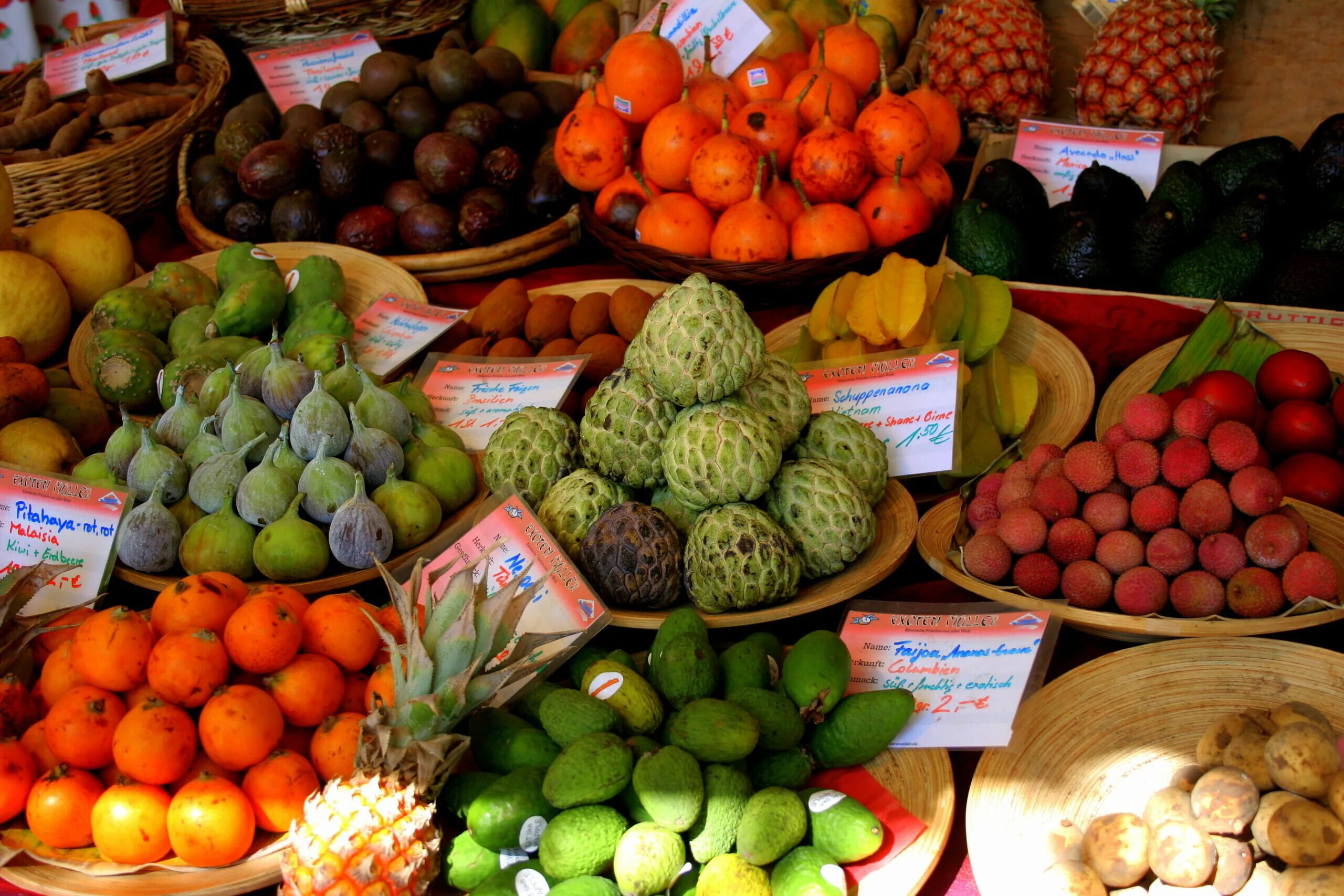 Фрукты в начале июня. Фрукты в Турции. Экзотические фрукты на рынке. Экзотические овощи. Экзотические фрукты Турции.