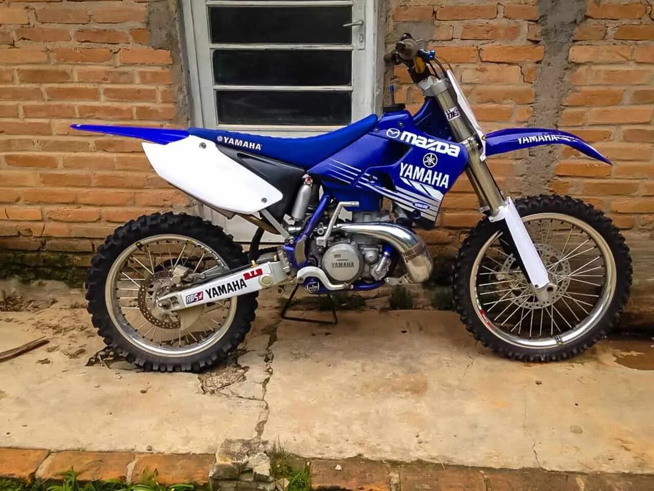 Ямаха 2001 года. Yamaha YZ 250 2001. Yamaha YZ 125 2001. Yamaha yz250f 2002 год. Ямаха YZ 250 В виниловой пленке.