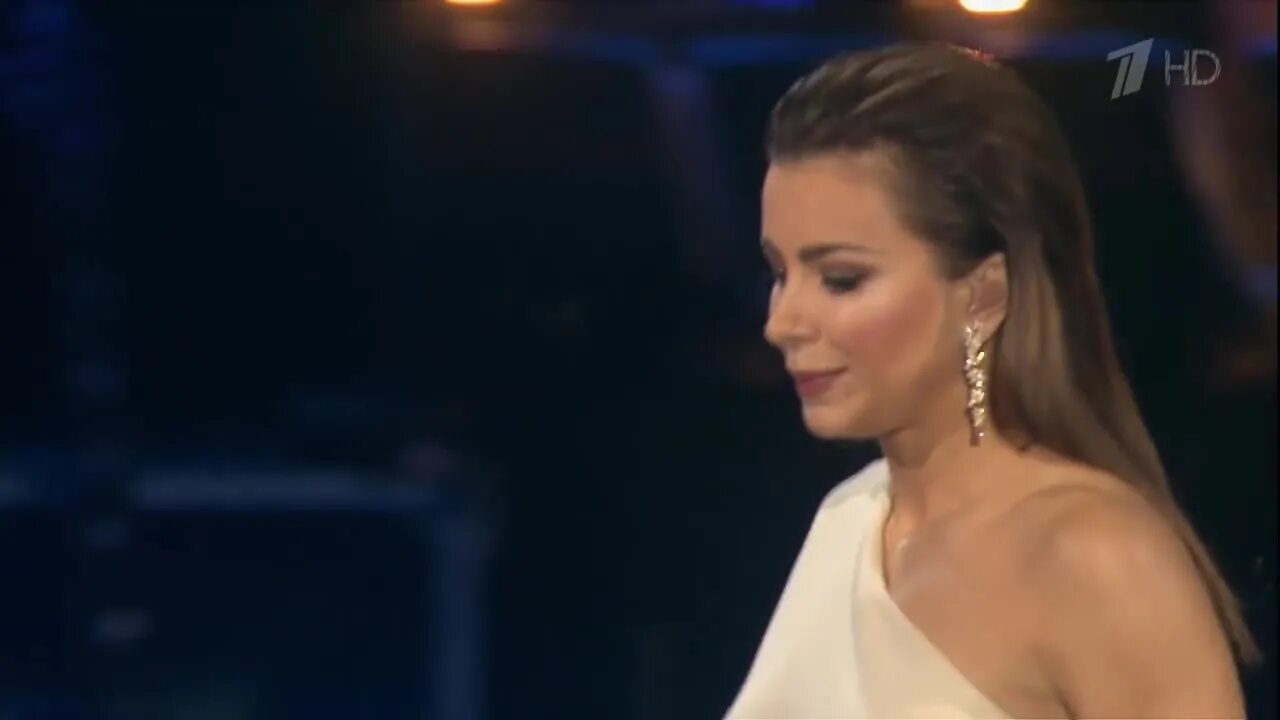 Ани лорак на концерте раймонда паулса. Лорак любовь настала. Творческий вечер на новой волне ани лорак. Ани лорак и григорий лепс - листья. Сехси 2019 анжелика бекболиева.