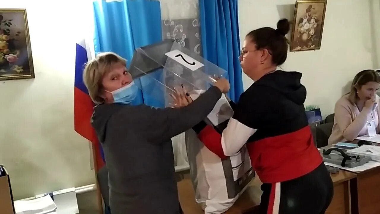 Рождественский выборы. Фальсификации на выборах. Выборы в Думу 2011. Вбросы на выборах. Учителя вброс бюллетеней.