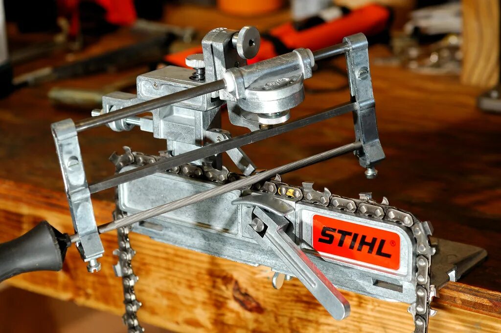 Купить заточной для бензопилы. Заточной станок Stihl fg2. Заточной станок для цепей бензопил Stihl. Станок для заточки цепей Stihl FG 2. Станок для заточки цепей бензопил штиль.