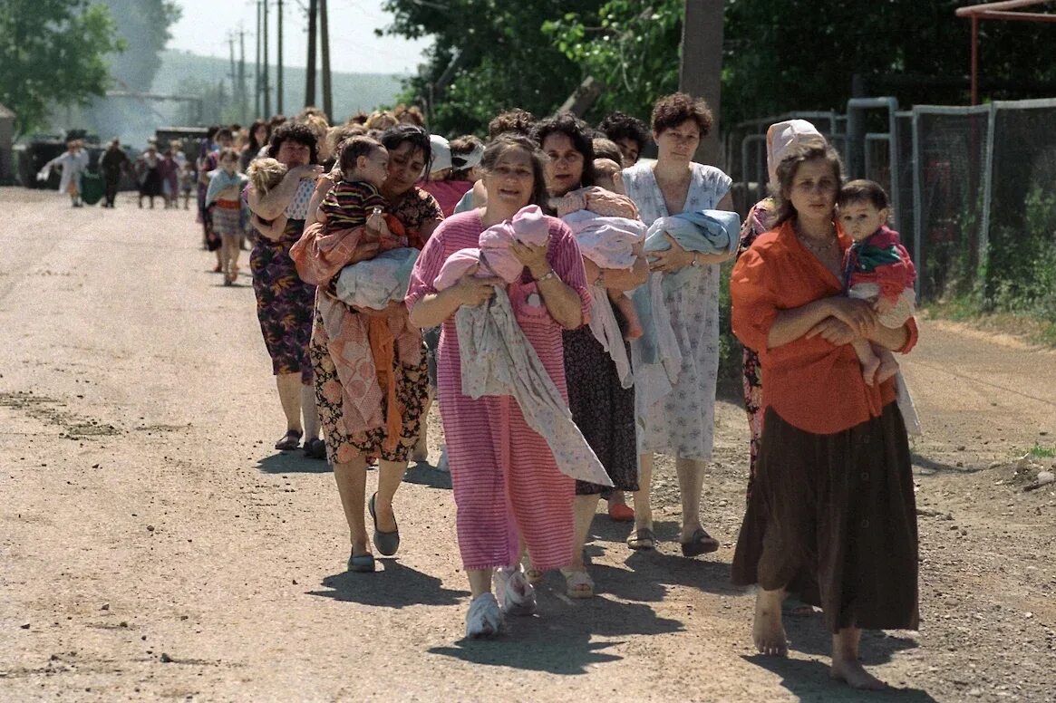 Увлекшийся 1995 год. Теракт в буденовске1995,. Заложники в Буденновске 1995.