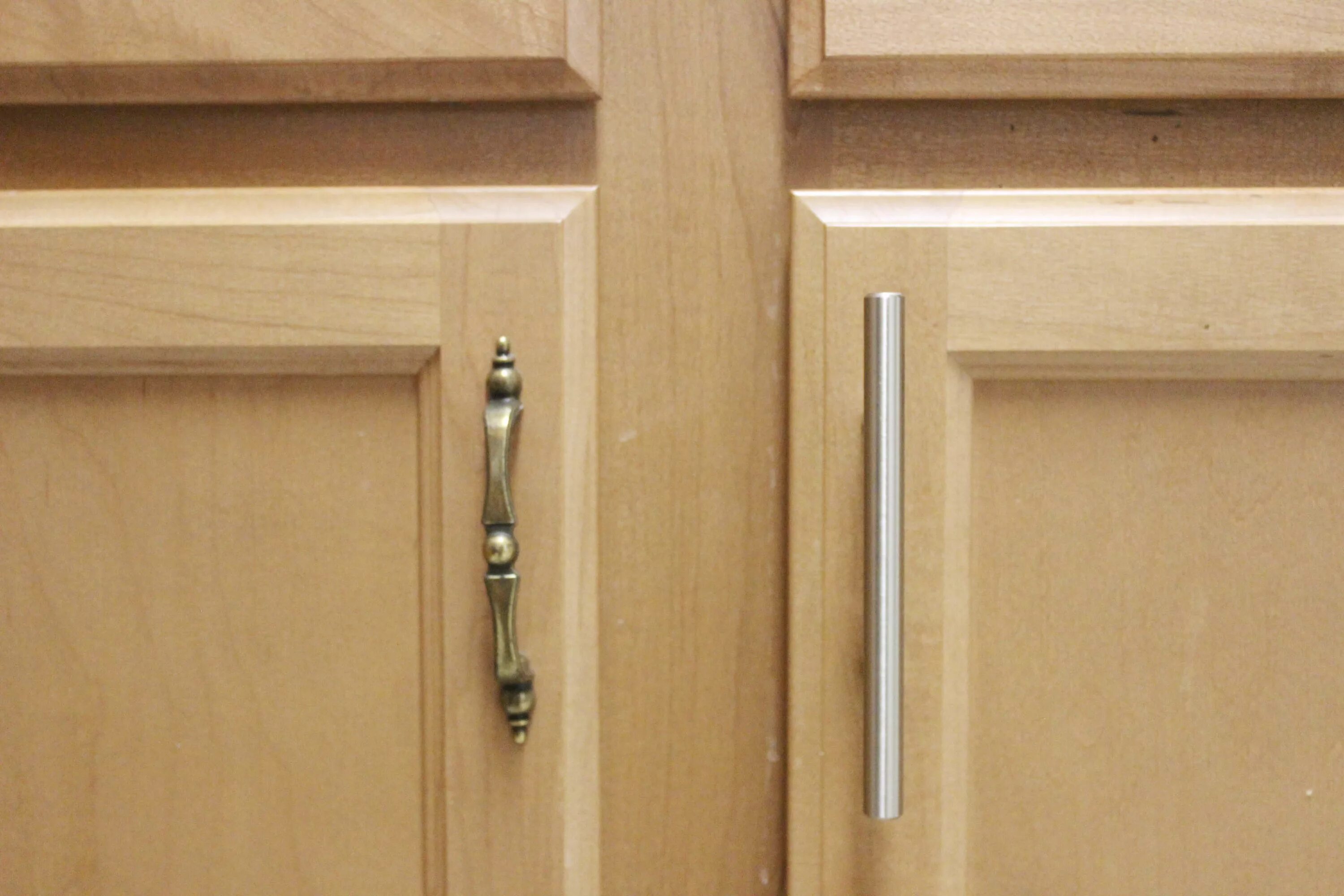 Cabinet door. Kitchen door handle. Деревянные фасады для шкафов. Kitchen cabinet door. Фасад бергонци массив дуба.
