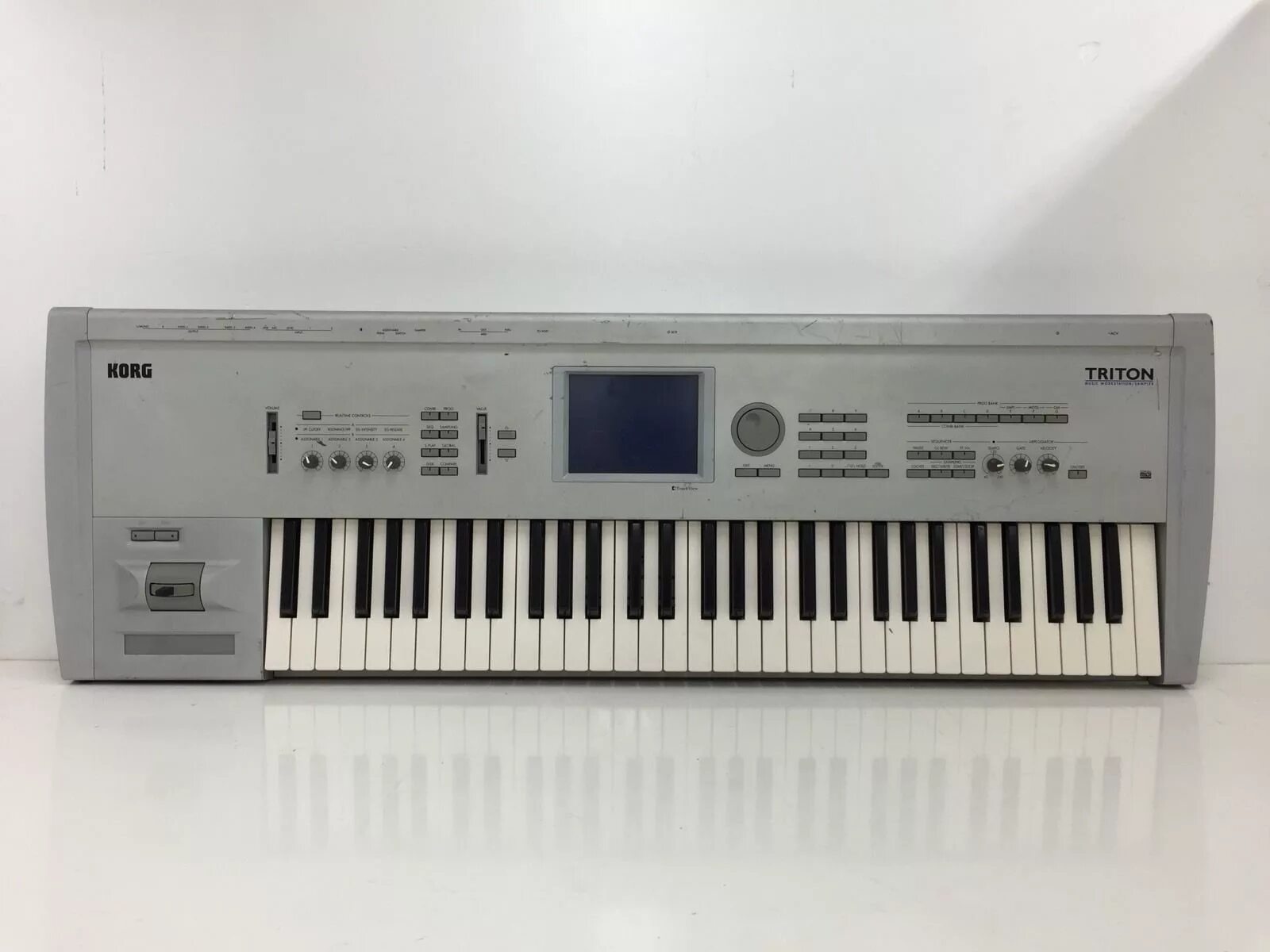 Корг тритон. Корг тритон. Korg 2023. Синтезатор korg triton le. Korg triton extreme 61.