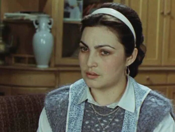Соро сабзалиева актриса. Савринисо сабзалиева. Сороджон сабзалиева. Савринисо (саври) сабзалиева. Сороджон сабзалиева.
