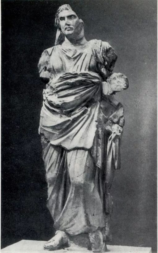 Статуи мавсола и артемисии в британском музее. Мавсол. Статуи мавсола и артемисии. Мавзолей мавсола. Царь мавсол.