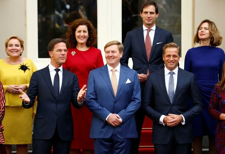 Глава государства нидерландов. Кабинет министров Нидерландов. Премьер министр Люксембурга с женой. Королевство Нидерланды парламент. Министр обороны Люксембурга.