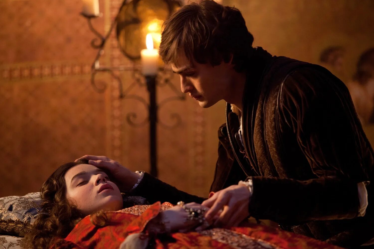 Romeo ромео. ромео и джульетта 2013 джульетта. ромео и джульетта фильм 2013. Romeo ромео. Romeo ромео.