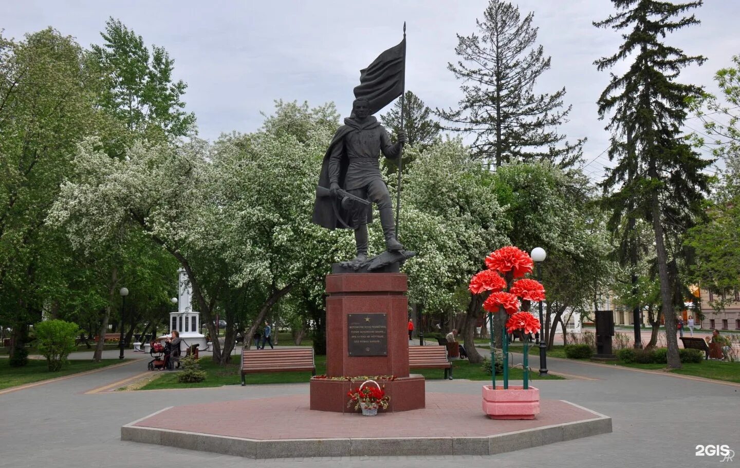 Памятник волшебник изумрудного города в томске. Памятник волшебник изумрудного города в томске. Герои города томска. Памятник героям сказки волшебник изумрудного города в томске. Памятник изумрудному городу в томске.