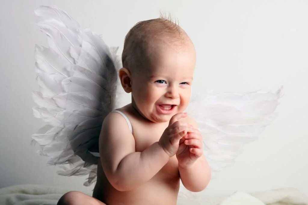 дети до года ангелы. ребенок в ангельских крыльях. малыш с крылышками. ангел младенец. ангелок малыш.