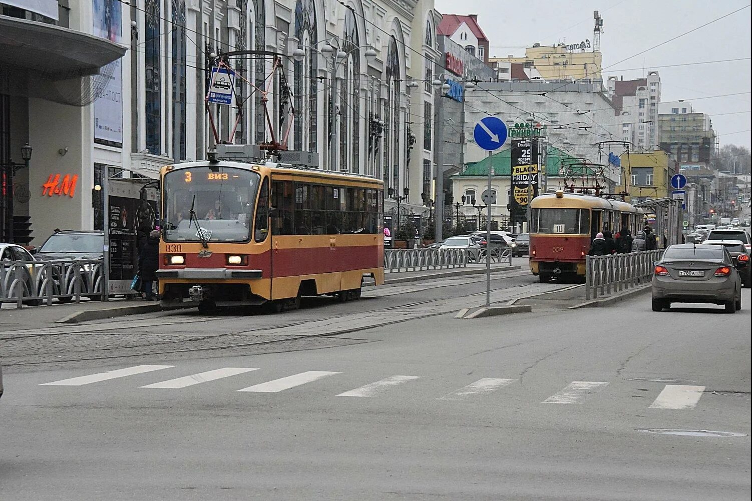 Закрытие движения трамваев. 18 Трамвай Екатеринбург. Екатеринбургский скоростной трамвай. Трамвай по улице Бориса Ельцина. Трамвайные пути Екатеринбург.