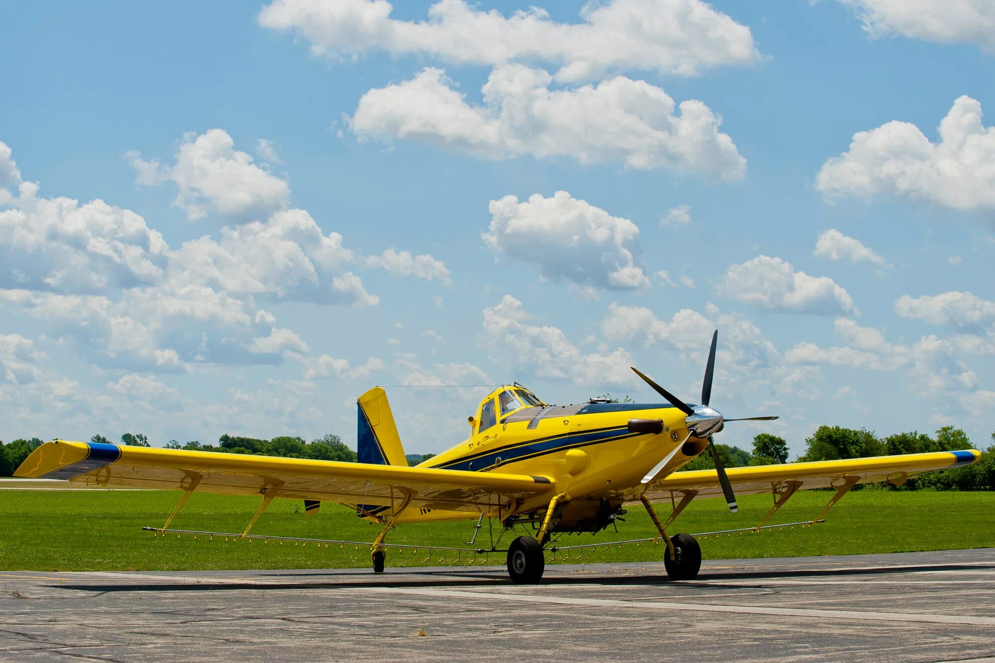 At-802. Air tractor at-502b. Воздушный трактор. Самолёт air tractor at-502. Лёгкий штурмовик air tractor at-802u.