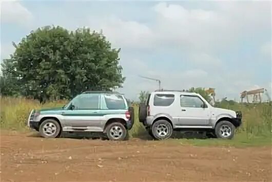 Suzuki jimny и нива. Сузуки джимни 2 поколение. Сузуки джимни сверху. Suzuki jimny и нива. Suzuki jimny 2022.