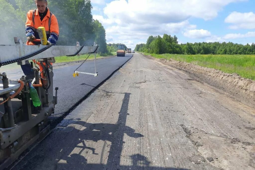 Закрытие дорог в вологодской области 2024 году. Дорожные работы. Строительство дорог. Ремонт дорог. Укладка асфальта.