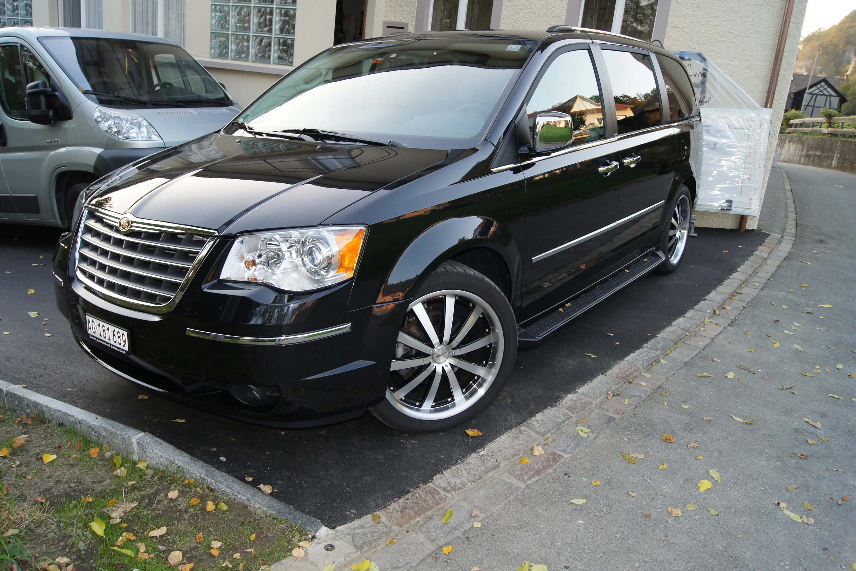 Grand tuning. Chrysler Town&Country 2010 Tuning. Крайслер Гранд Вояджер 5. Chrysler Town Country 5 Tuning. Chrysler Town&Country 2012 Tuning.