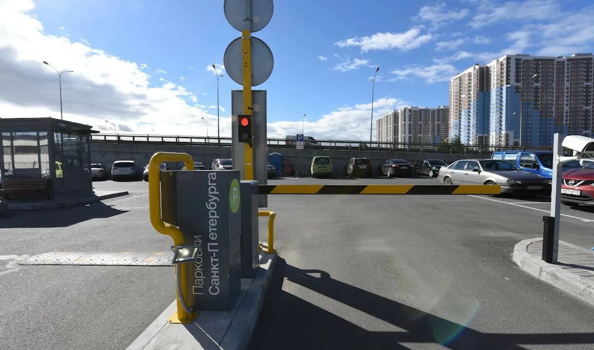 Стоянка в центре питера. Стоянка в центре питера. Стоянка для делимобиль в пулково. Питер стоянка. Платная парковка санкт-петербург.