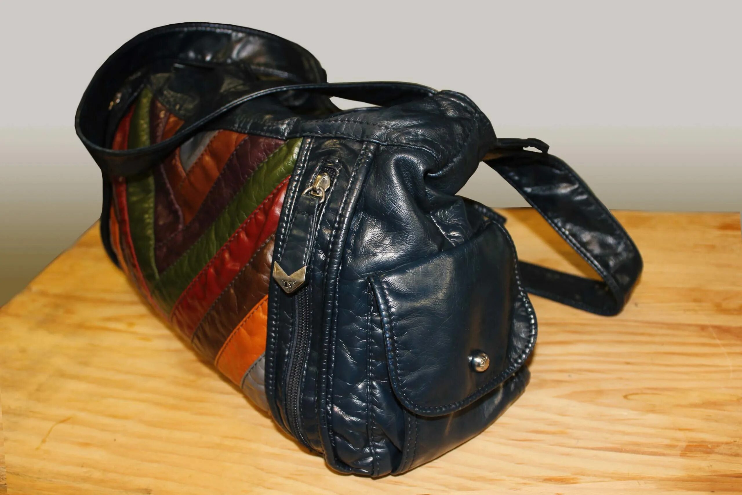 покрасить сумку из кожи. сумка nyc. сумка гунес женская красная мягкая. покраска сумки из кожзама. покраска сумок из кожи.