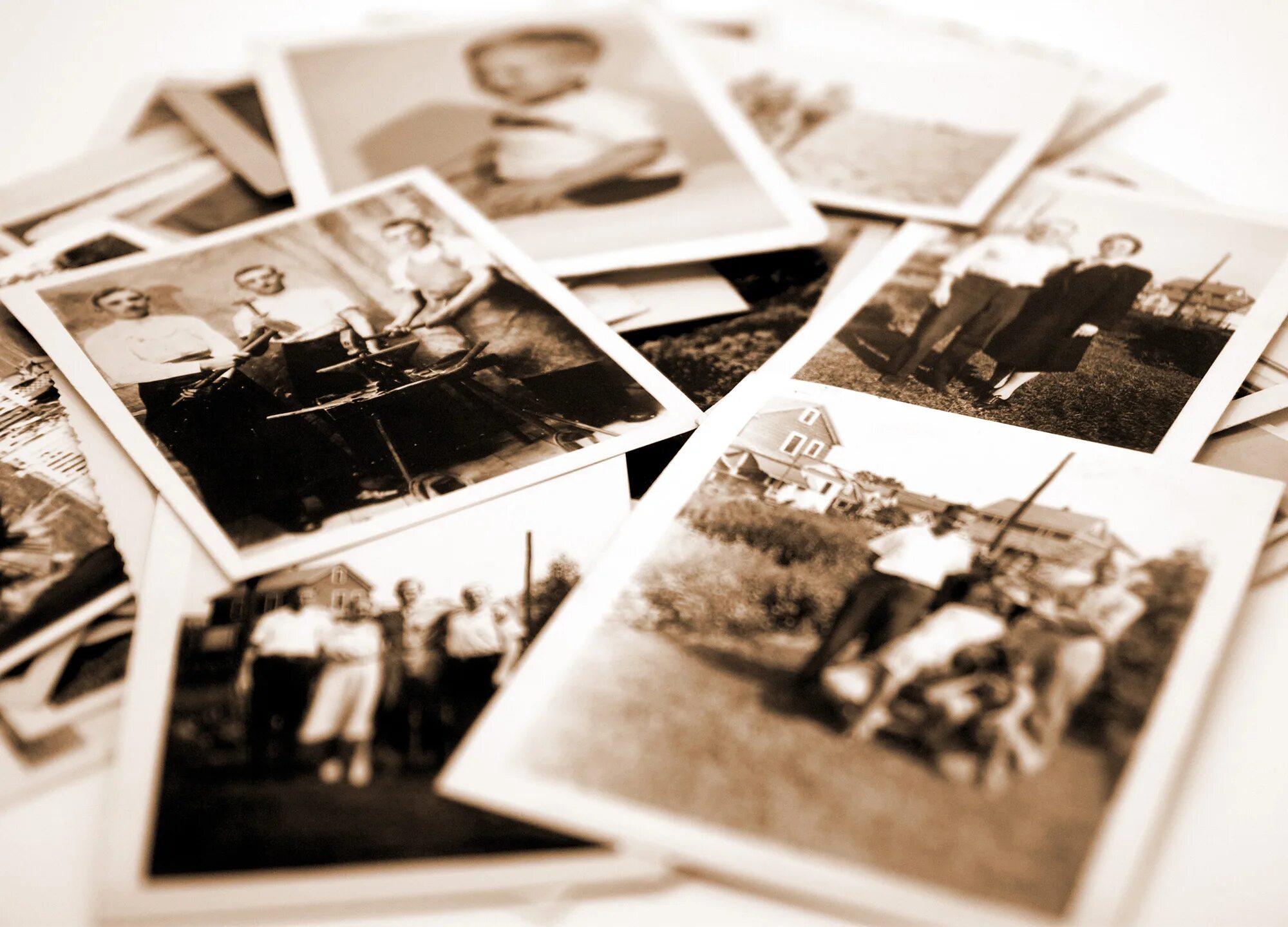 Старый фотоальбом. Много старых фотографий. Фотоальбом коллаж. Старая фотокарточка.
