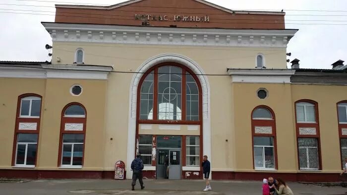 Жд вокзал котлас южный. Котлас южный архангельск станции. Москва котлас жд. Поезд вокзал ярославль. Тэп70 архангельск.