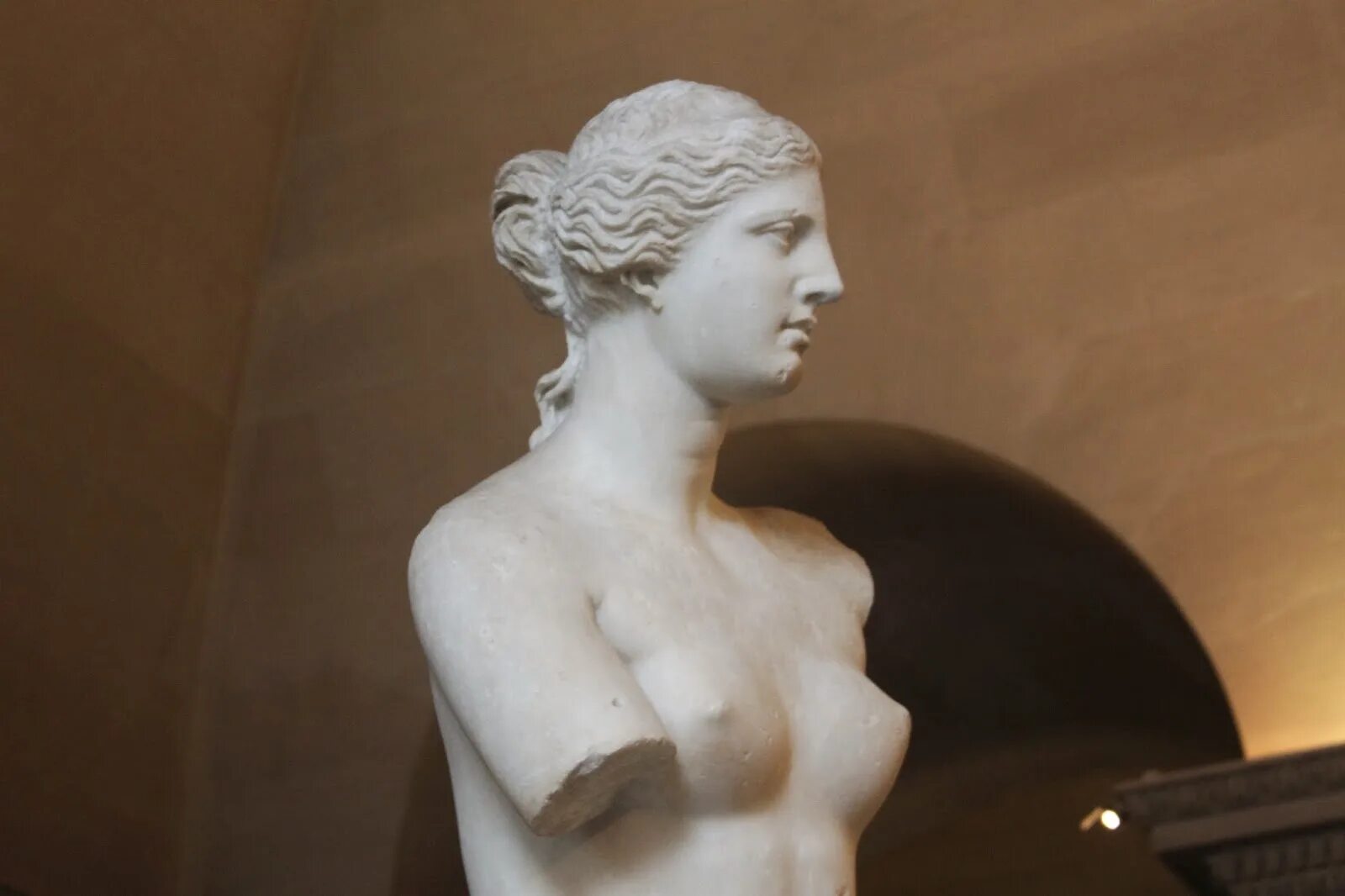 агесандр венера милосская. статуя венеры милосской. венера милосская скульптура. венера милосская. статуя венеры милосской.