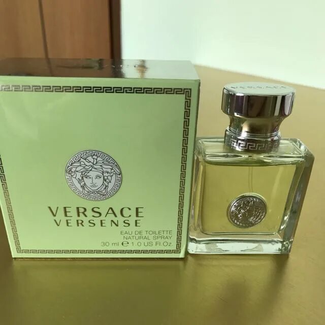 Версаче зеленые женские. Versace versense 30 мл. Туалетная вода versace versense. Версаче зеленый летуаль. Versace versense женская туалетная вода 100 мл.