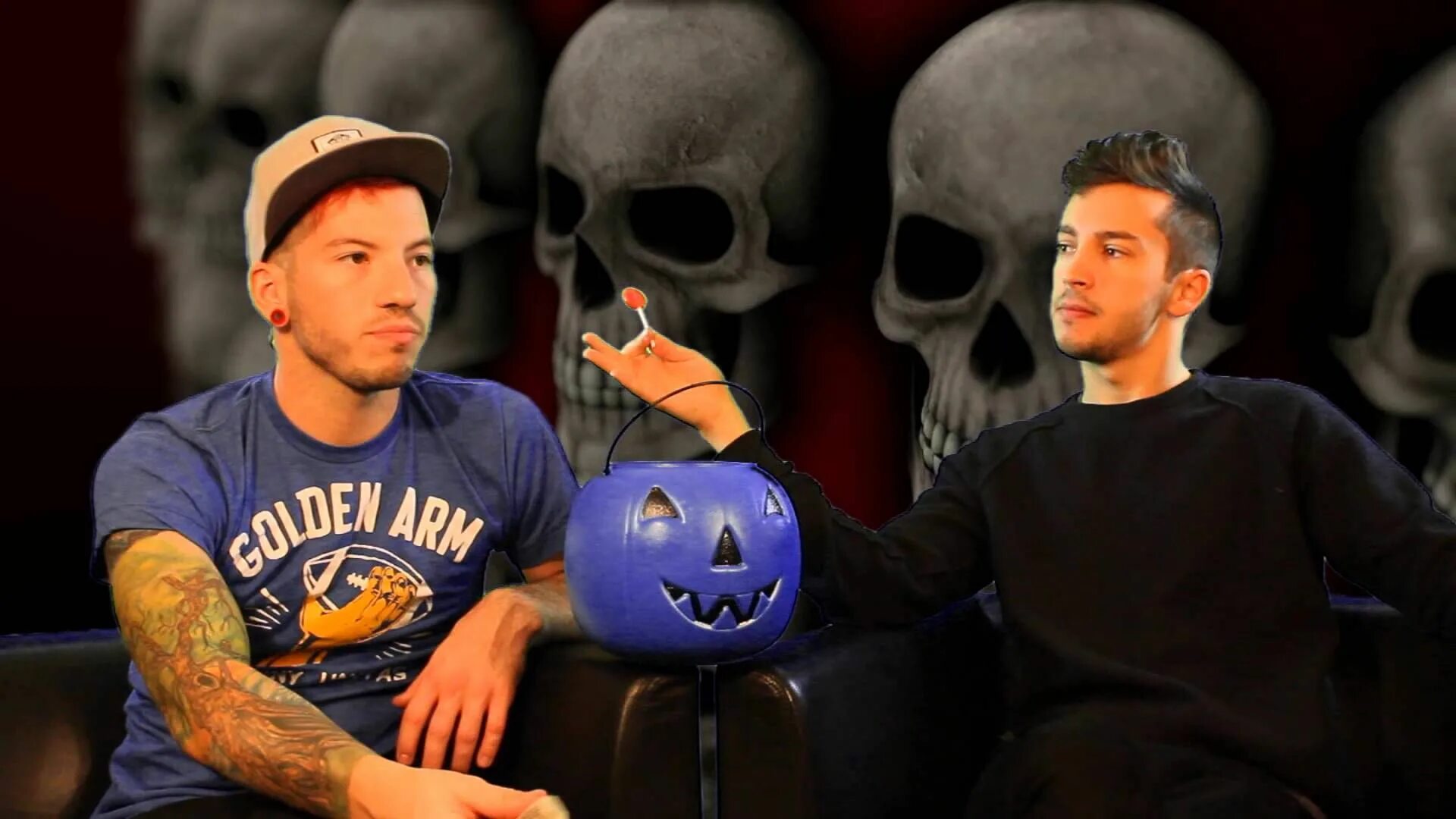 Twenty one hacksaw gaming. Twenty one pilots хэллоуин. клэнси твенти ван. tyler joseph red bull. twenty one pilots ред булл.