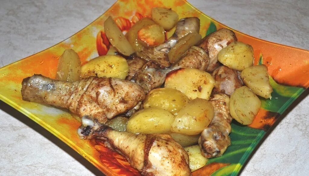 Голень в духовке с картошкой в рукаве. Голени с картошкой в рукаве. куриные ножки в духовке с картошкой в рукаве. куриные ножки с картошкой в рукаве. голень куриная в духовке с картошкой в рукаве.