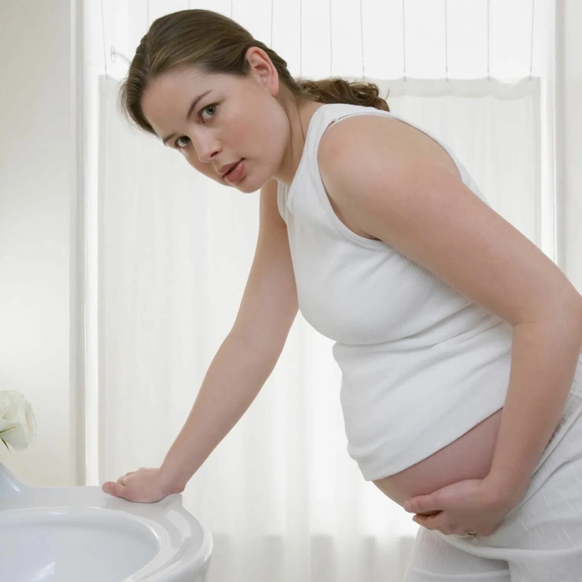 Схватка перед родами. Беременные женщины. У беременной схватки.