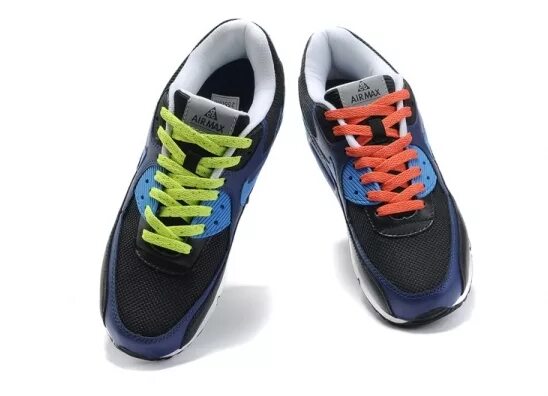 Голубые кроссовки разноцветные шнурки. Шнурки к черным кроссовкам. Цветные шнурки на черных кроссовках. Синие шнурки на черных кроссовках. Кроссовки цвет шнурков