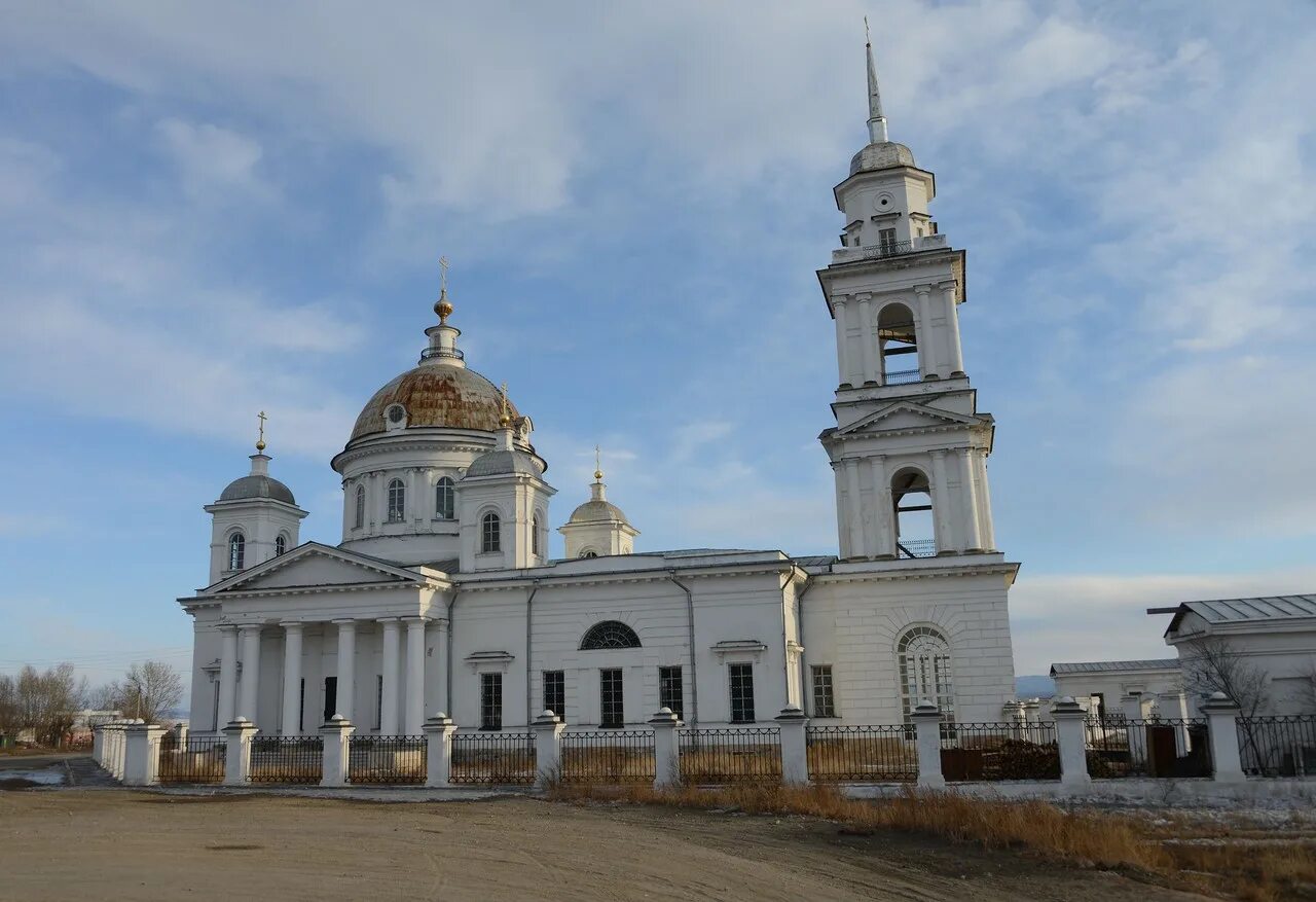 Кяхта где это. Континент Кяхта. Усть Кяхта Церковь. Кяхта городок 211. Ночной город Кяхта.