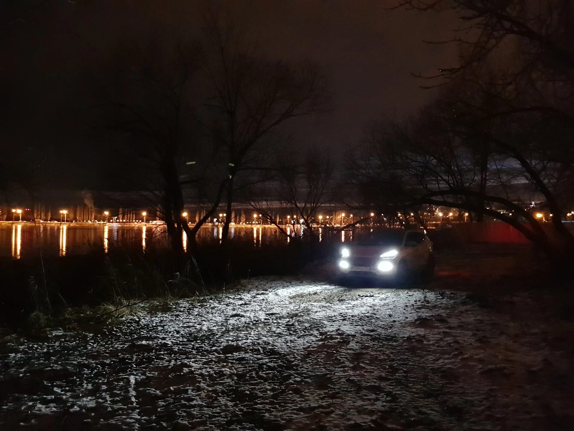 Хлопок в москве ночью. Воронеж осень ночь. Воронеж осенью ночь. Осенний Воронеж ночью. Воронеж набережная ночью.