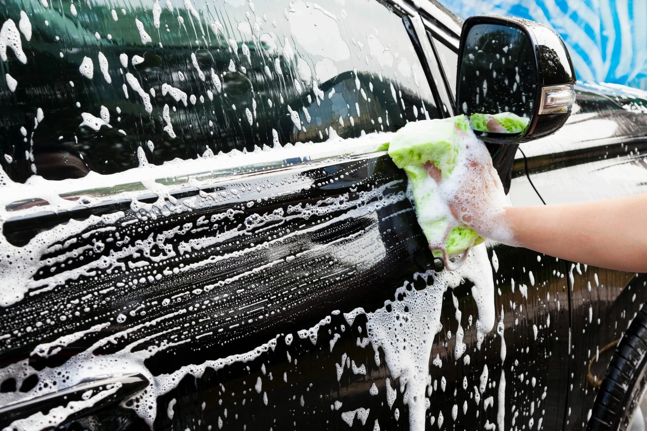 I have my car washed. Мойка машины. Ручная мойка для автомобиля. Мойка машины пеной. Мойка кузова автомобиля.