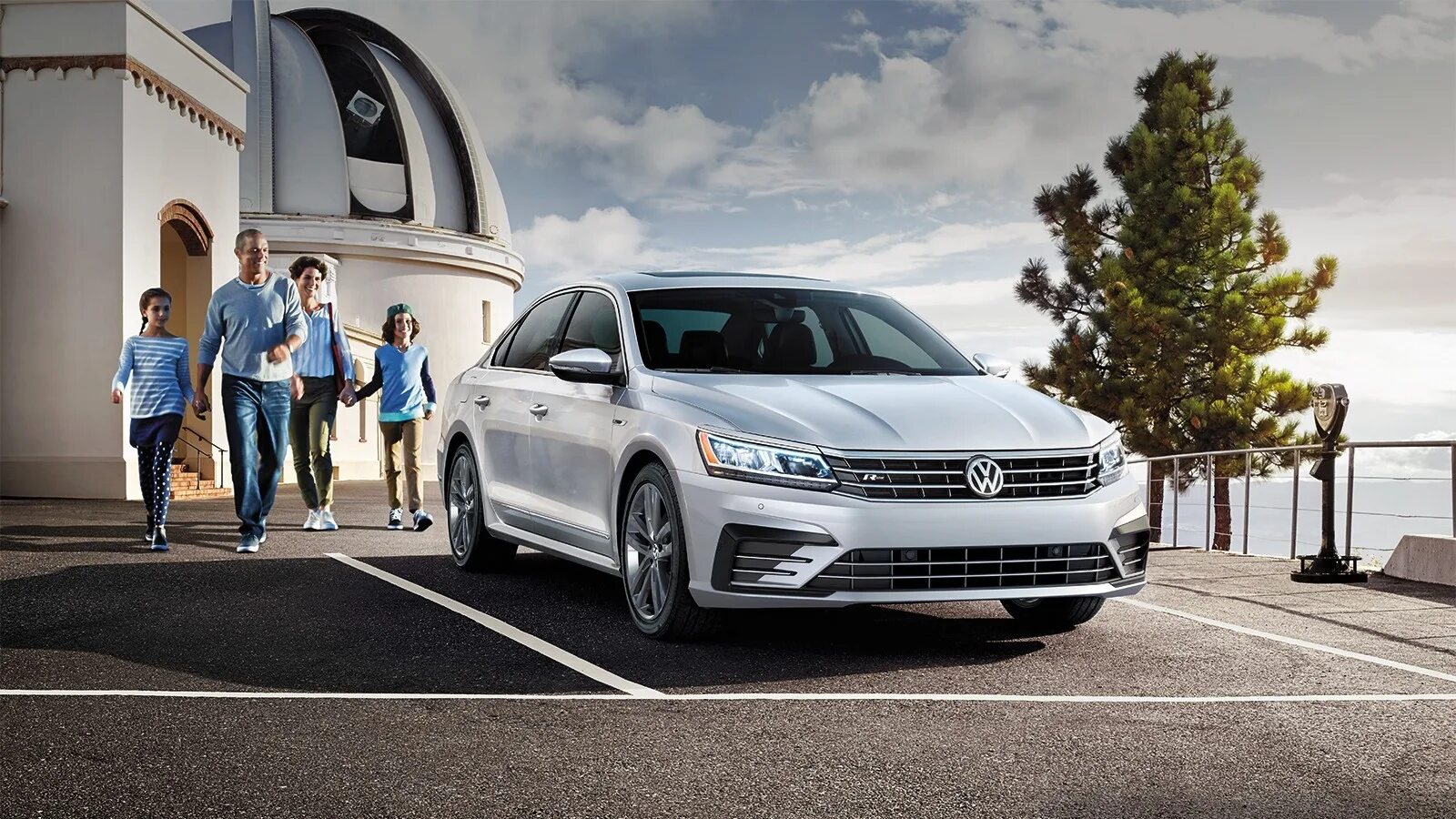 Фольксваген рядом. Vw passat 2025. фольксваген пассат 2019. фольксваген пассат вся линейка. volkswagen passat кроссовер белый.