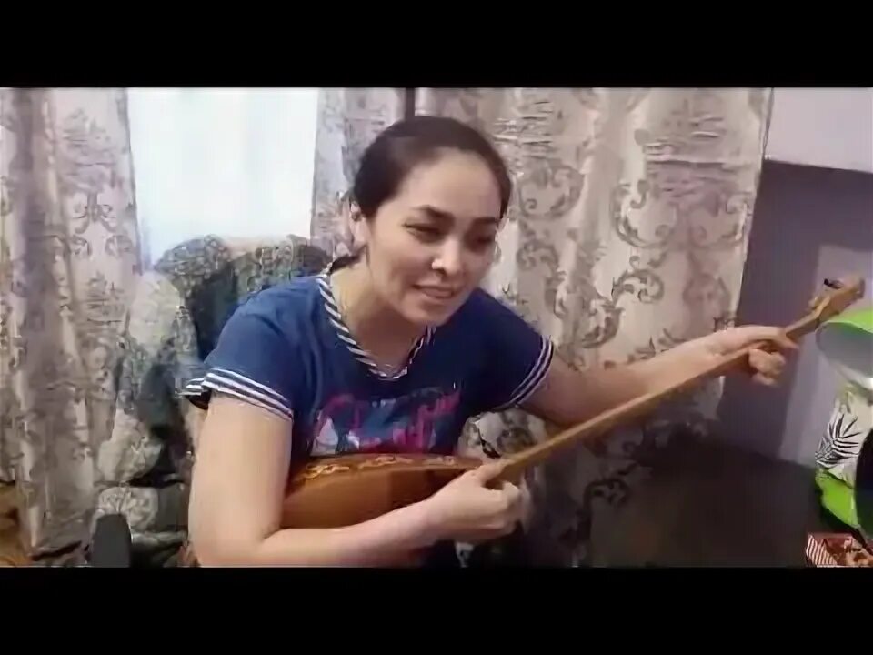 Казахские песни поют. Казахские песни поют. Казахский музыкант. Казах поет. Казахские песни поют.