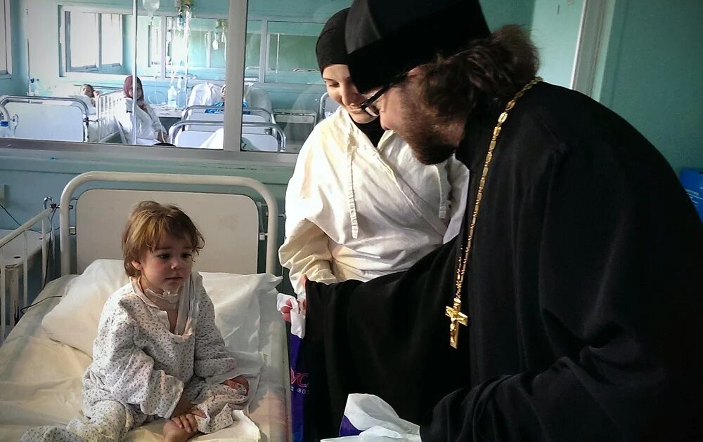 Доброта сочувствие милосердие. Социальное служение церкви. Помощь православным людям. Помощь православным людям. Халат сестры милосердия.