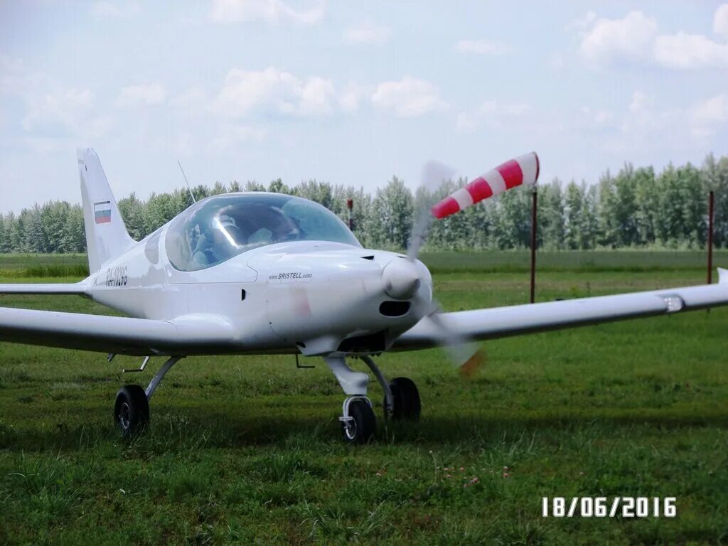 Крылатый пес большое козино. Аэродром авиатор. Аэродром поповка омск. Аэродром авиатор. Аэроклуб нижний новгород.