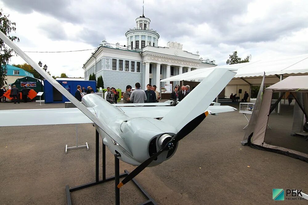 Беспилотник в татарстане вчера. МВЕН Казань. БПЛА Казань. Беспилотник в Казани. Детский центр БПЛА Казань.