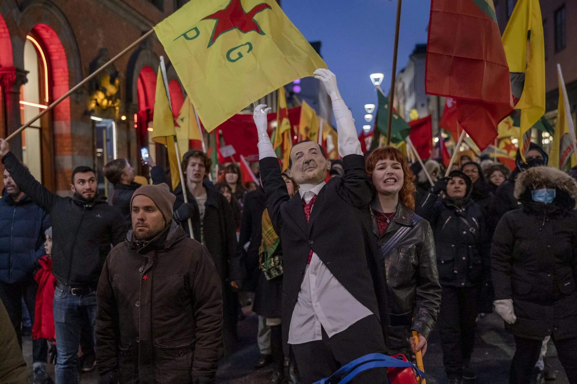 Швеция против турции. Ультраправые в России. Турция против Швеции. Ультраправые партии России. Швеция политика.