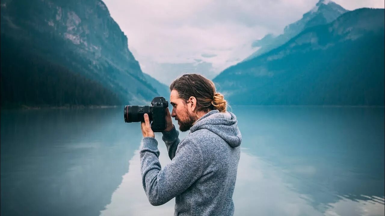 Peter MCKINNON. Фотограф Peter MCKINNON. Фотоаппарат для путешествий. Фотограф с фотоаппаратом. Can take place in the