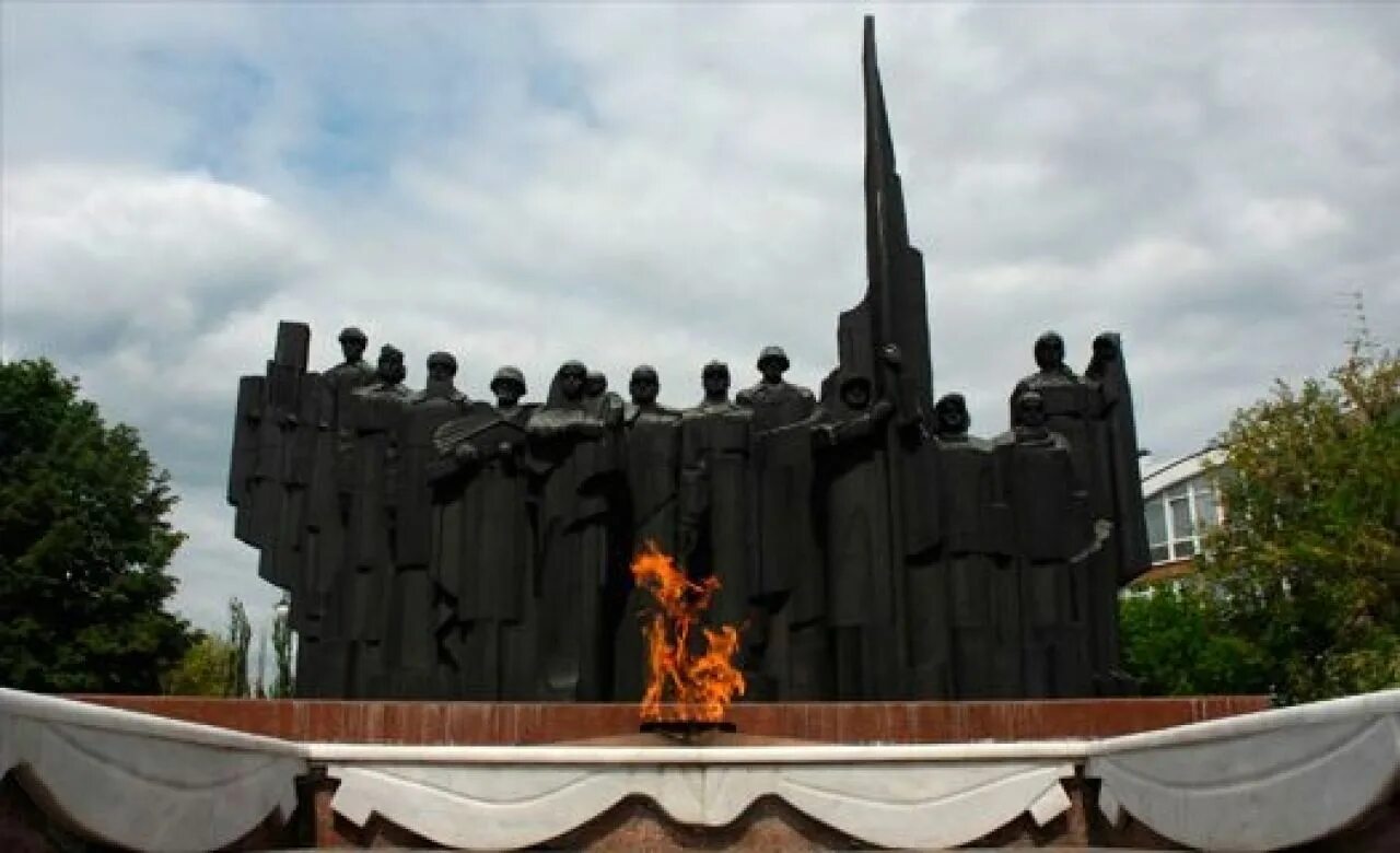 Памятники вов в воронеже. Памятник воинской славы воронеж. Мемориальный комплекс площадь победы. Памятники вов в воронеже. Памятники вов в воронеже.