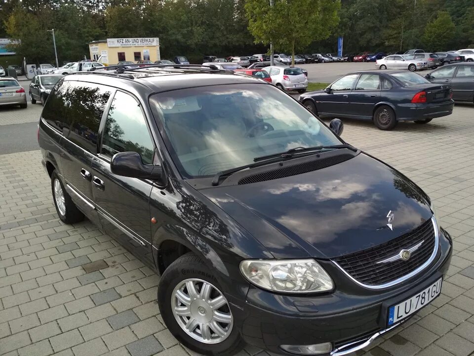 Dodge /grand/ caravan 2004. Крайслер вояджер 2. Chrysler voyager 2 поколение. Крайслер гранд вояджер 4. Крайслер гранд вояджер 2.